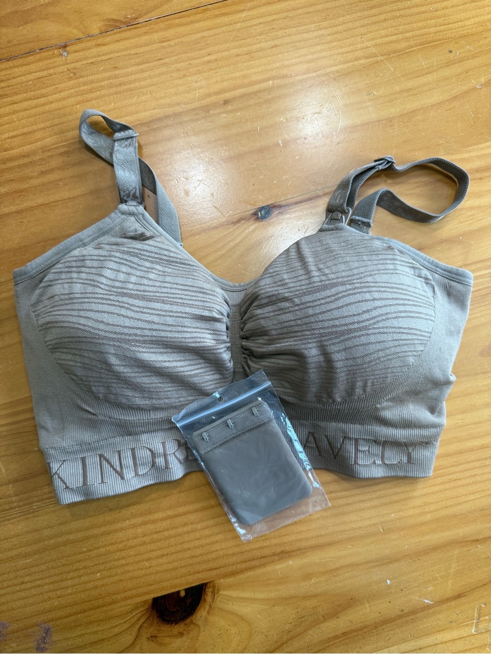 NWOT Kindred Bravely Sublime Hands-free pumping & nursing bra - size M
